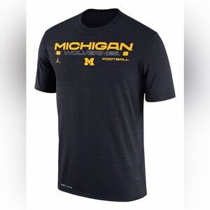 Nike Jordan Michigan Wolverines Graphic Tee — Men’s Large — Navy/Yellow — NWT